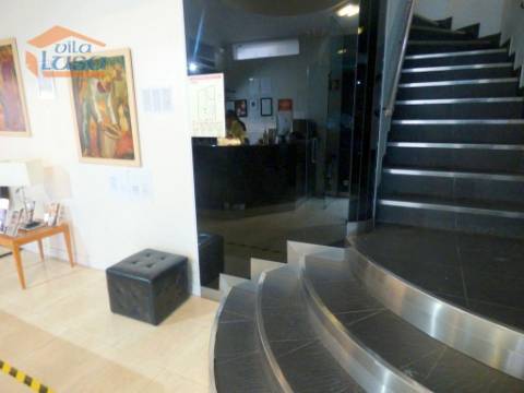 Prédio no Porto destinado a Hotel com 20 quartos a Funcionar