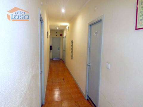 Prédio no Porto destinado a Hotel com 20 quartos a Funcionar
