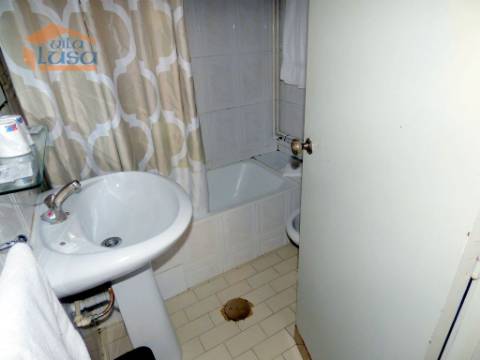 Prédio no Porto destinado a Hotel com 20 quartos a Funcionar