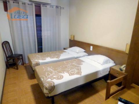 Prédio no Porto destinado a Hotel com 20 quartos a Funcionar