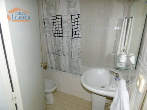 Prédio no Porto destinado a Hotel com 20 quartos a Funcionar