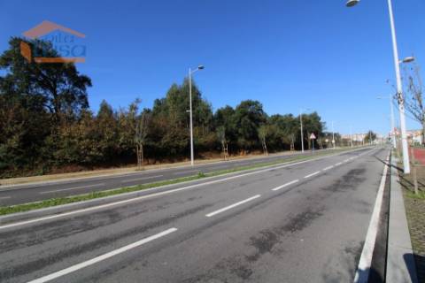 Terreno de Gaveto com 16.200 m2 na Avenida da Conduta, Gondomar