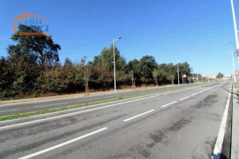 Terreno de Gaveto com 16.200 m2 na Avenida da Conduta, Gondomar