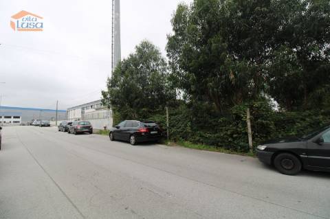 Terreno de 3.900 m2 na Zona Industrial de São Caetano para a construção de Armazem com 1.500 m2 