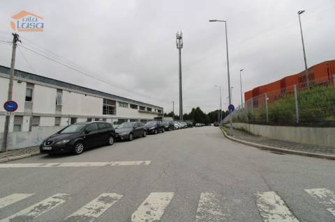 Terreno de 3.900 m2 na Zona Industrial de São Caetano para a construção de Armazem com 1.500 m2 