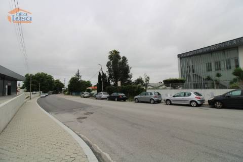 Terreno de 3.900 m2 na Zona Industrial de São Caetano para a construção de Armazem com 1.500 m2 