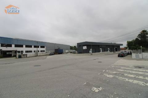 Terreno de 3.900 m2 na Zona Industrial de São Caetano para a construção de Armazem com 1.500 m2 