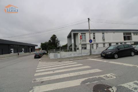 Terreno de 3.900 m2 na Zona Industrial de São Caetano para a construção de Armazem com 1.500 m2 