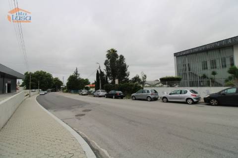 Terreno de 3.900 m2 na Zona Industrial de São Caetano para a construção de Armazem com 1.500 m2 