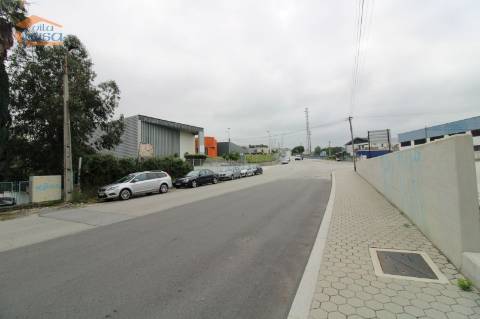 Terreno de 3.900 m2 na Zona Industrial de São Caetano para a construção de Armazem com 1.500 m2 