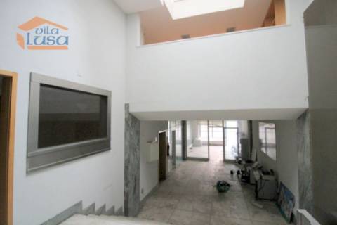 Escritório na Avenida Boavista ao Lado do Hotel Porto Palácio com 4 lugares de garagem