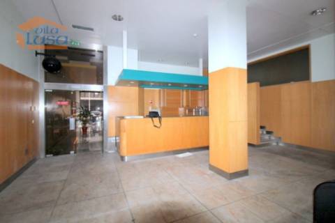 Escritório na Avenida Boavista ao Lado do Hotel Porto Palácio com 4 lugares de garagem