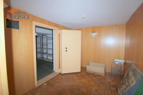 Escritório na Avenida Boavista ao Lado do Hotel Porto Palácio com 4 lugares de garagem