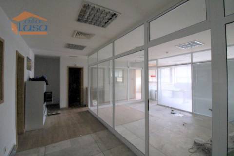 Escritório na Avenida Boavista ao Lado do Hotel Porto Palácio com 4 lugares de garagem