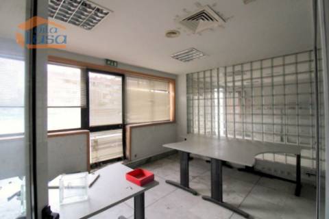 Escritório na Avenida Boavista ao Lado do Hotel Porto Palácio com 4 lugares de garagem