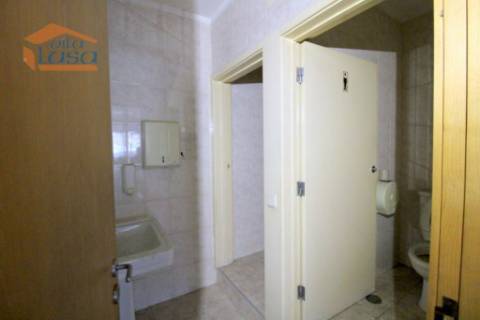 Escritório na Avenida Boavista ao Lado do Hotel Porto Palácio com 4 lugares de garagem