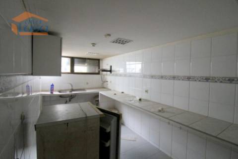 Escritório na Avenida Boavista ao Lado do Hotel Porto Palácio com 4 lugares de garagem