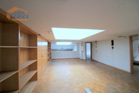 Escritório na Avenida Boavista ao Lado do Hotel Porto Palácio com 4 lugares de garagem