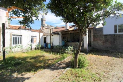 Moradia de 4 frentes tipo Quintinha ewm Vilar de Paraíso