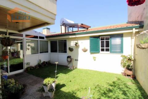 Oportunidade Imperdível! Moradia 4 Frentes com Jardim T5, 2 suítes em Mafamude, Vila Nova de Gaia