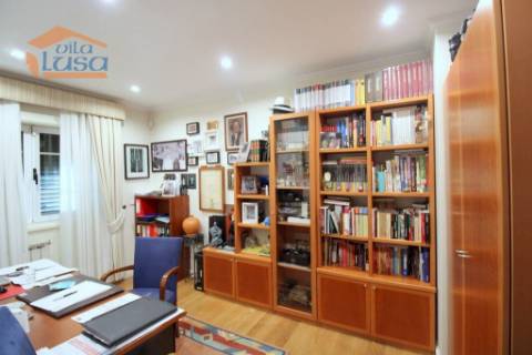 Oportunidade Imperdível! Moradia 4 Frentes com Jardim T5, 2 suítes em Mafamude, Vila Nova de Gaia