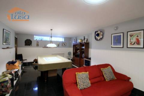 Oportunidade Imperdível! Moradia 4 Frentes com Jardim T5, 2 suítes em Mafamude, Vila Nova de Gaia