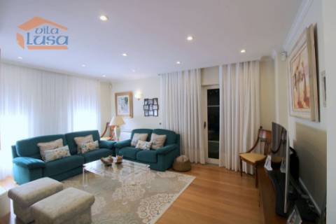 Oportunidade Imperdível! Moradia 4 Frentes com Jardim T5, 2 suítes em Mafamude, Vila Nova de Gaia