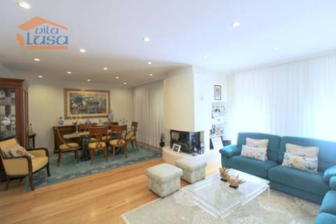 Oportunidade Imperdível! Moradia 4 Frentes com Jardim T5, 2 suítes em Mafamude, Vila Nova de Gaia