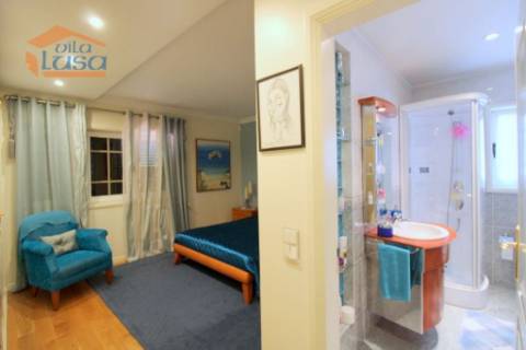 Oportunidade Imperdível! Moradia 4 Frentes com Jardim T5, 2 suítes em Mafamude, Vila Nova de Gaia