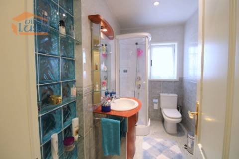 Oportunidade Imperdível! Moradia 4 Frentes com Jardim T5, 2 suítes em Mafamude, Vila Nova de Gaia