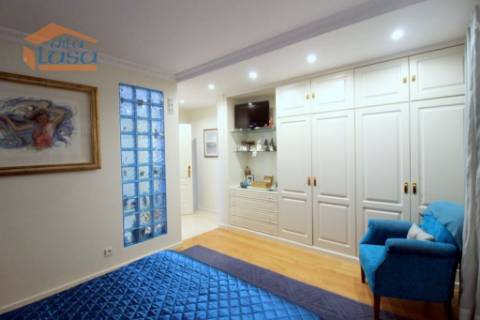 Oportunidade Imperdível! Moradia 4 Frentes com Jardim T5, 2 suítes em Mafamude, Vila Nova de Gaia