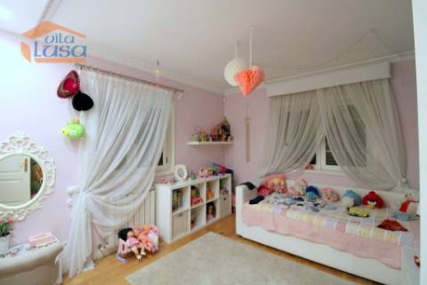 Oportunidade Imperdível! Moradia 4 Frentes com Jardim T5, 2 suítes em Mafamude, Vila Nova de Gaia