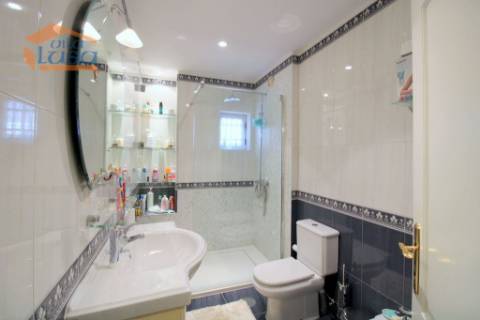 Oportunidade Imperdível! Moradia 4 Frentes com Jardim T5, 2 suítes em Mafamude, Vila Nova de Gaia