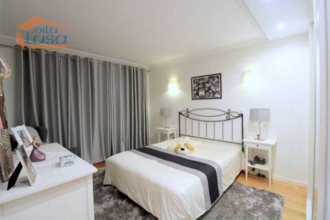 Oportunidade Imperdível! Moradia 4 Frentes com Jardim T5, 2 suítes em Mafamude, Vila Nova de Gaia