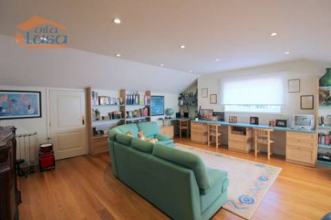 Oportunidade Imperdível! Moradia 4 Frentes com Jardim T5, 2 suítes em Mafamude, Vila Nova de Gaia