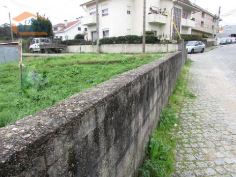 Terreno Pedroso para a construção de Moradia c/ projeto aprovado Negociável