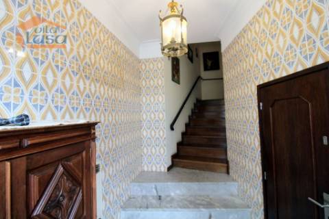 Moradia T4 Carvalhido, 2 garagens e pequeno quintal