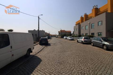  Terreno na zona de Canidelo disponível para construção de moradia de 3 frentes