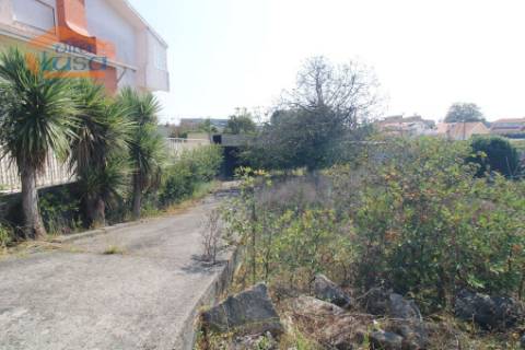  Terreno na zona de Canidelo disponível para construção de moradia de 3 frentes