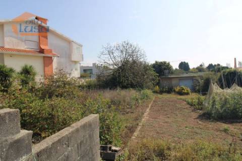  Terreno na zona de Canidelo disponível para construção de moradia de 3 frentes