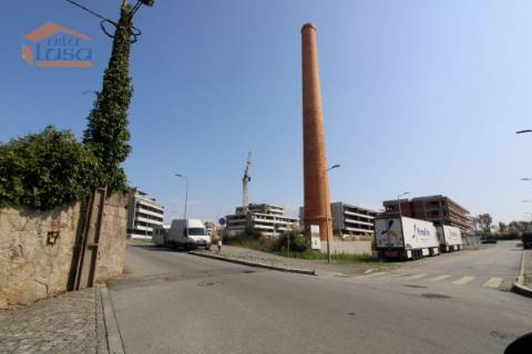  Terreno na zona de Canidelo disponível para construção de moradia de 3 frentes