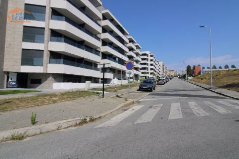  Terreno na zona de Canidelo disponível para construção de moradia de 3 frentes