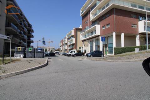  Terreno na zona de Canidelo disponível para construção de moradia de 3 frentes