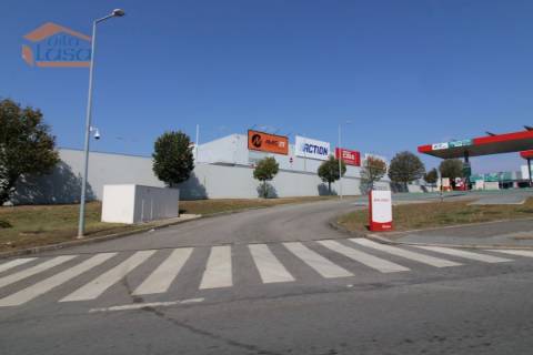  Terreno na zona de Canidelo disponível para construção de moradia de 3 frentes