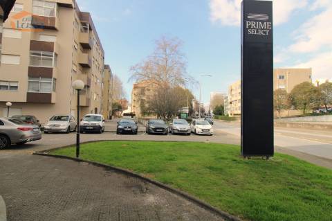 Escritório para Arrendamento  60m²  Próximo ao Gaia Shopping 