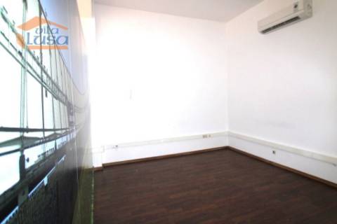 Escritório para Arrendamento  60m²  Próximo ao Gaia Shopping 