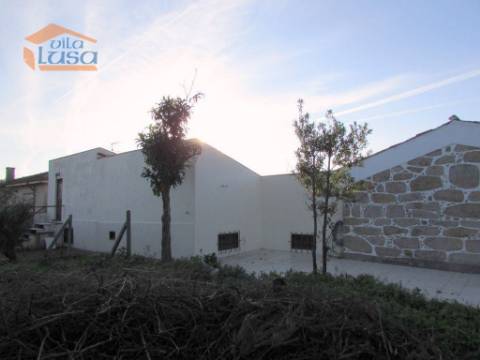 Moradia T2+1 com Garagem, Espigueiro e Anexos para Habitação  Privacidade e Conforto no Campo