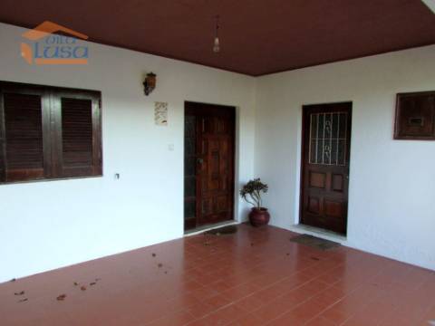 Moradia T2+1 com Garagem, Espigueiro e Anexos para Habitação  Privacidade e Conforto no Campo