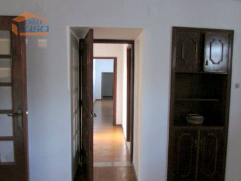 Moradia T2+1 com Garagem, Espigueiro e Anexos para Habitação  Privacidade e Conforto no Campo