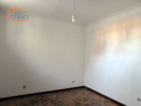 Moradia T2+1 com Garagem, Espigueiro e Anexos para Habitação  Privacidade e Conforto no Campo